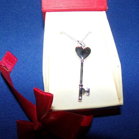 New -Silver Rhodium-Plated Heart Locket Key Pendant - 750 Italy - Red Ribbon Box - Picture 3 of 16